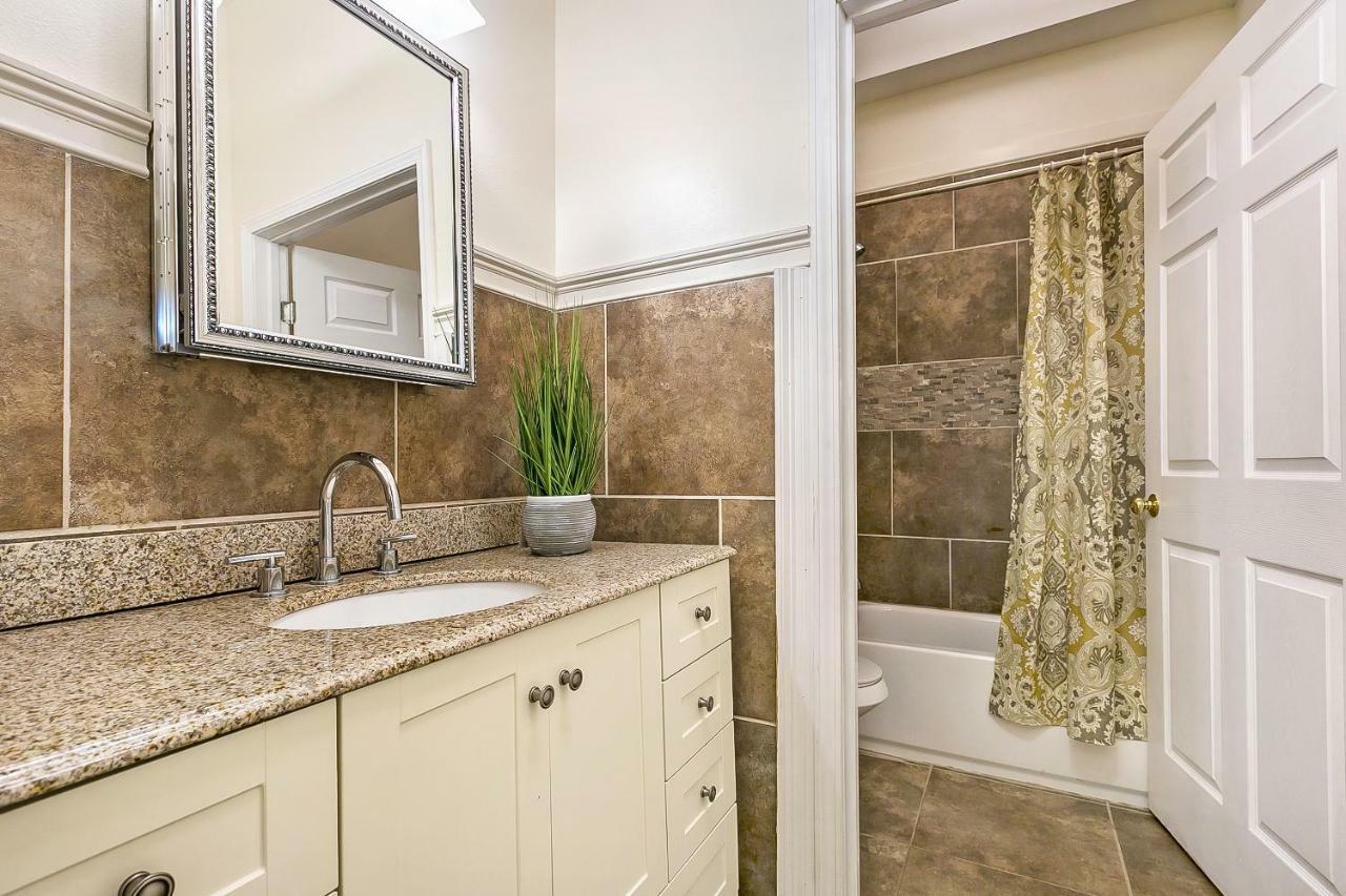 Spacious 4Br City Condo Steps From St Charles Ave New Orleans Exterior photo