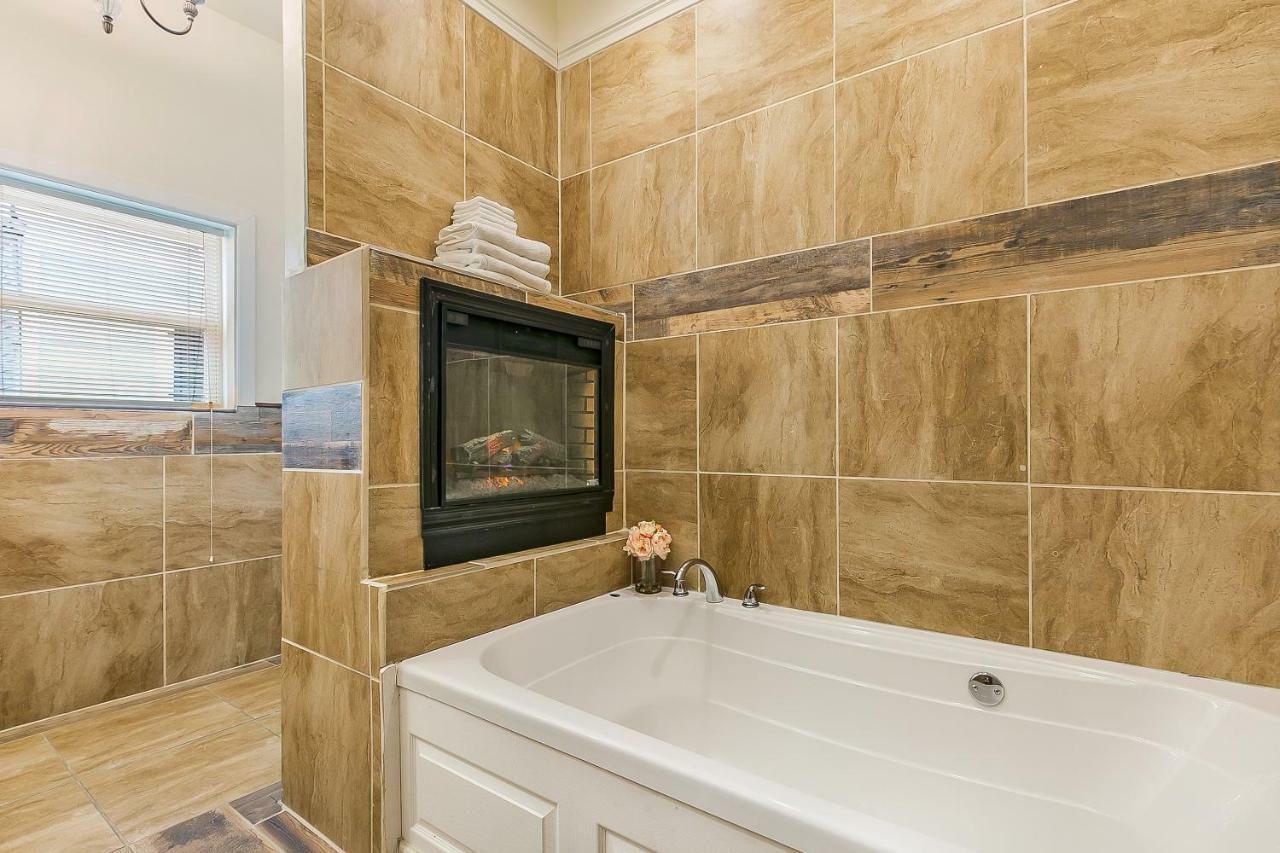 Spacious 4Br City Condo Steps From St Charles Ave New Orleans Exterior photo
