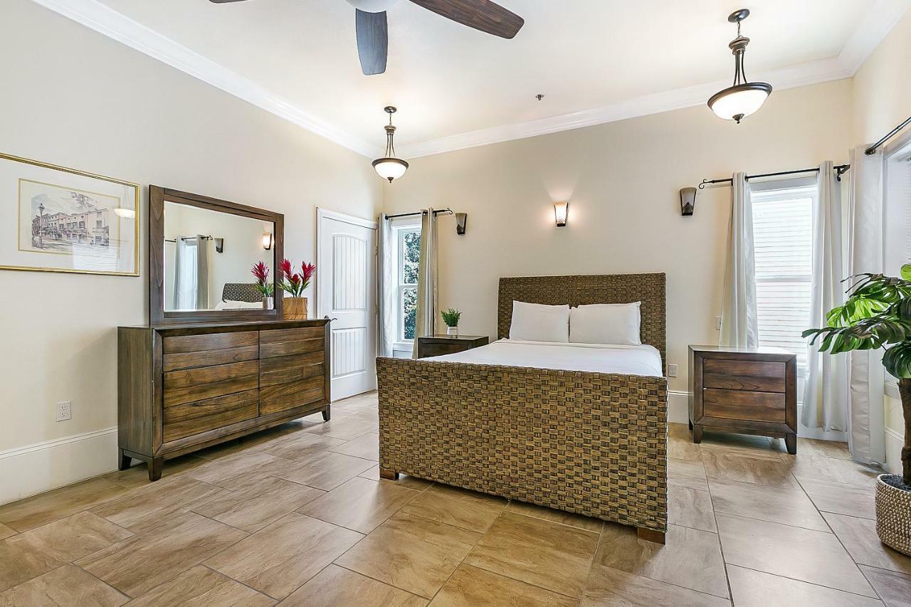 Spacious 4Br City Condo Steps From St Charles Ave New Orleans Exterior photo