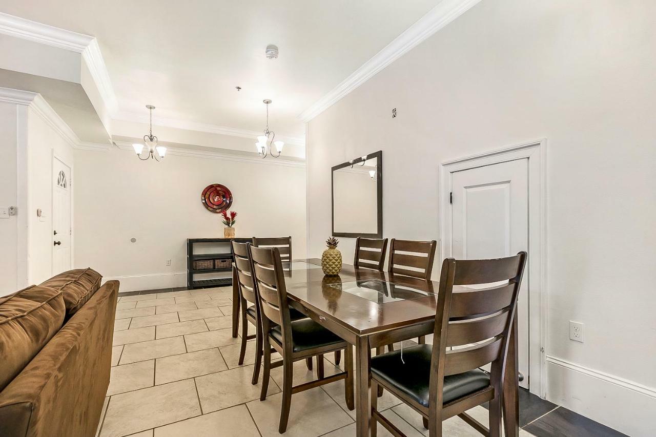 Spacious 4Br City Condo Steps From St Charles Ave New Orleans Exterior photo