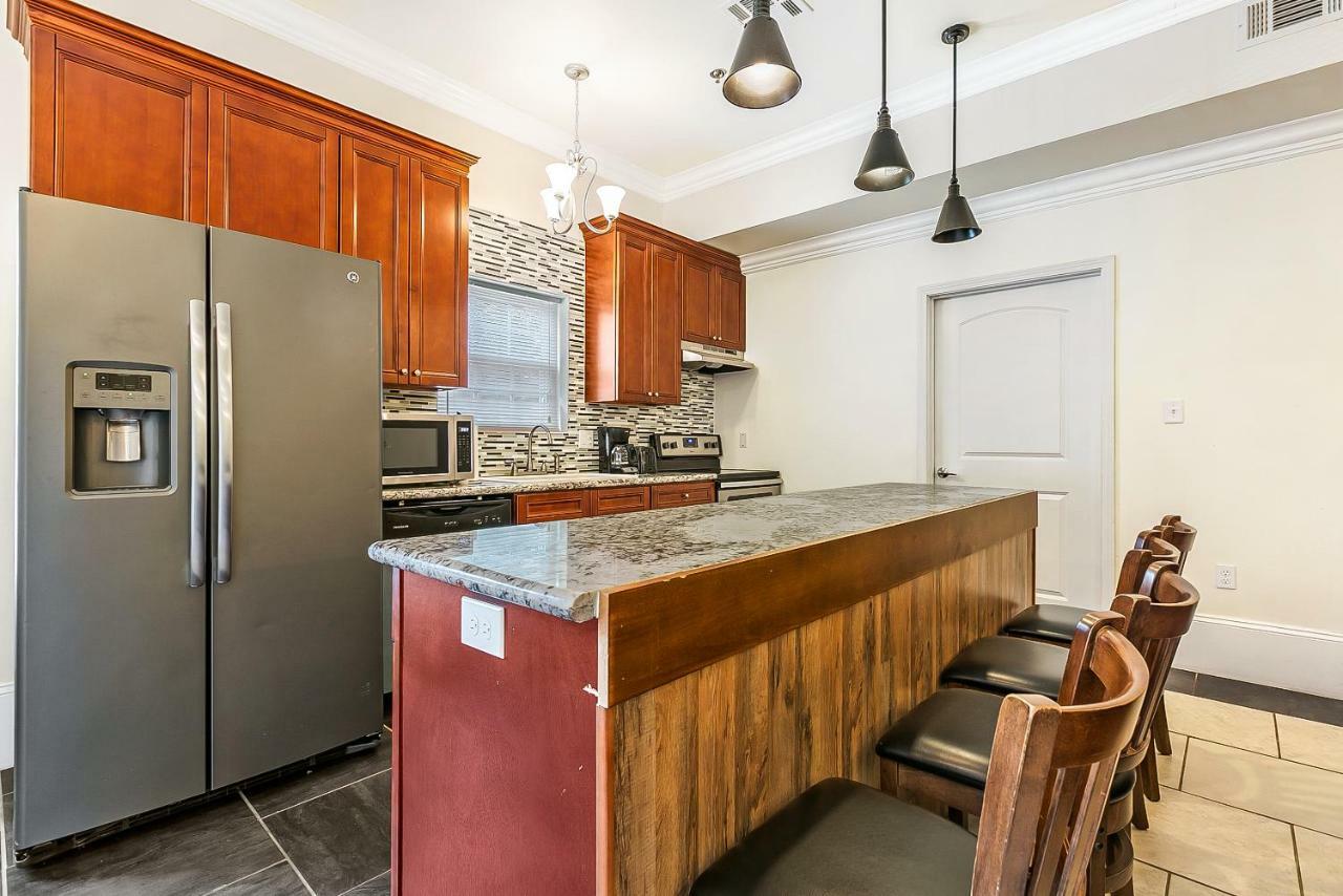 Spacious 4Br City Condo Steps From St Charles Ave New Orleans Exterior photo