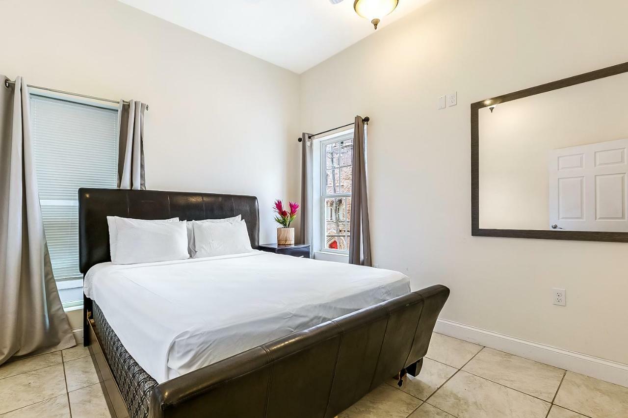 Spacious 4Br City Condo Steps From St Charles Ave New Orleans Exterior photo