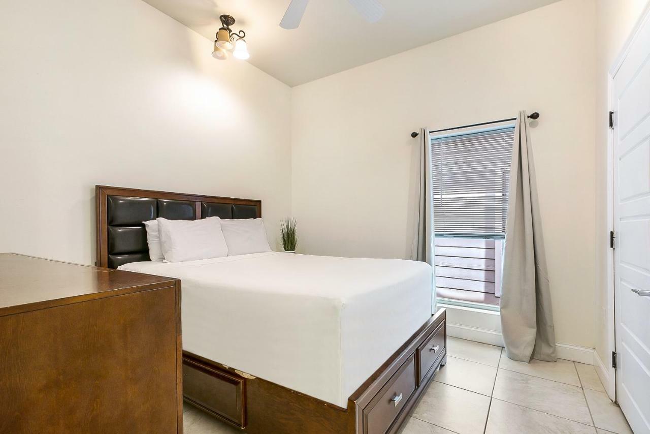 Spacious 4Br City Condo Steps From St Charles Ave New Orleans Exterior photo